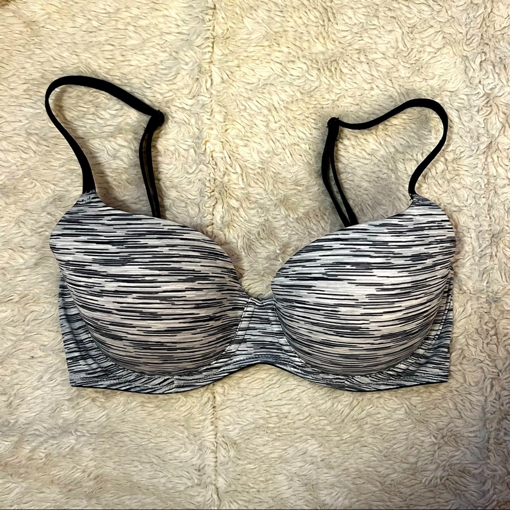 PINK Victoria’s Secret Lightly Lined Bra 32D